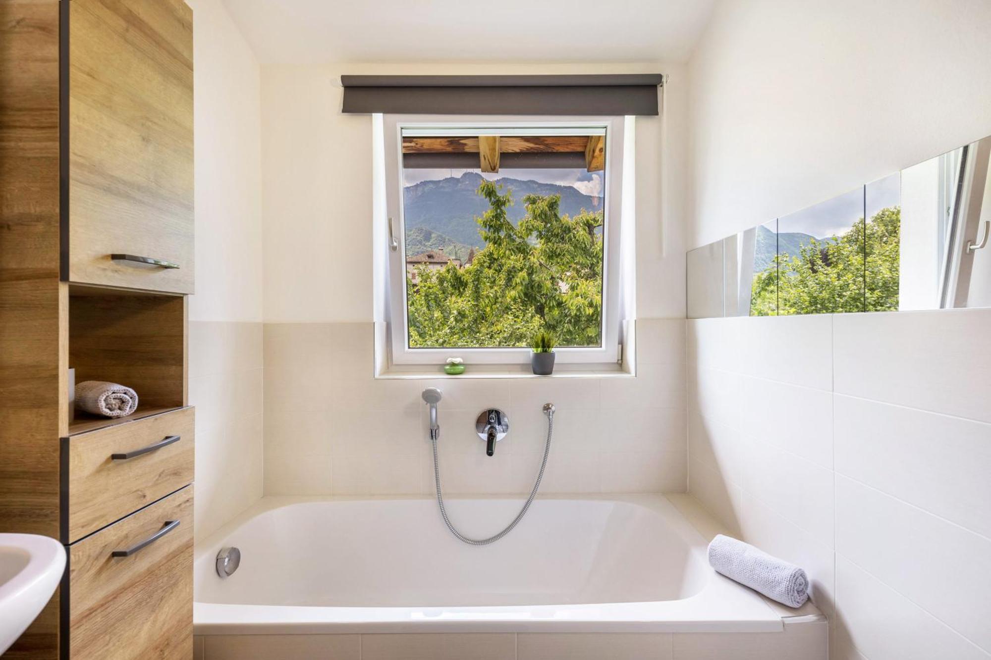 Angerblick Apartment Appiano Sulla Strada Del Vino Luaran gambar